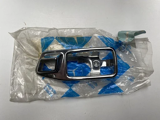 NEU NOS Chrommulde Türbetätigung links für Mercedes-Benz W116