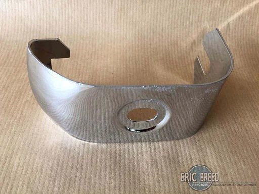 NEU NOS Abdeckung Stoßstange vorne für Mercedes W114 W115 (/8) 1. Serie