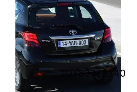 Toyota Yaris achterkleplijst (boven nummerplaat) (9/14-4/17) Origineel! 768010D830