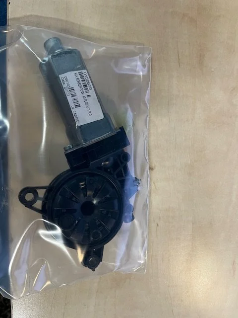 Kia Sorento (11/09-2/15) motor voor Raammechaniek Rechts achter OES! 834602P000