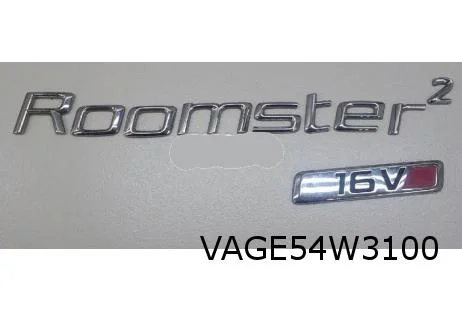 Skoda Roomster (8/06-6/15) embleem tekst "Roomster 16V" achterzijde (KTP chrome / rood / zwart) Origineel! 5J0853687LKTP