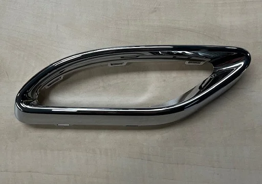 Mercedes-Benz E (213) (1/16-) achterbumpersierlijst uitlaat Links Origineel! 2058852221 RESTPARTIJ! H