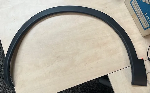 Nissan Qashqai (5/21-4/24) (J12) wielkuiplijst Links voor (zwart) Origineel! NIS003N5111 RESTPARTIJ! H