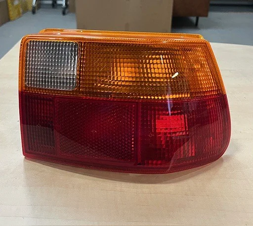 Opel Astra F (-9/94) achterlicht (+ml) Rechts (oranje/rood) (3-5 drs.) MQ+ OEA2104R Oldtimer RESTPARTIJ!