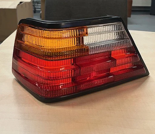 Mercedes-Benz W124 (-7/93) (Sedan/Coupe) achterlichtglas Links MQ+ BD2107L Oldtimer RESTPARTIJ!