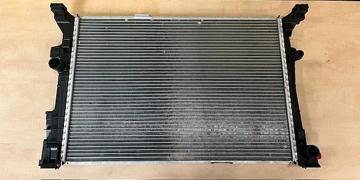 Mercedes-Benz A- / CLA- / GLA- / B-Klasse (10/11-5/20) radiateur Origineel! A2465001203 RESTPARTIJ!
