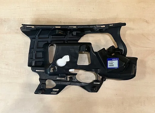 Volvo S60/V60 (7/10-4/18) voorbumpersteun Rechts buiten Origineel! 31323841 RESTPARTIJ!