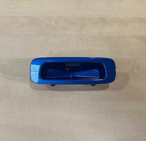 Suzuki Swift III (3/05-9/10) achterklepgreep (blauw) Origineel! 8285062JA0ZCG RESTPARTIJ!