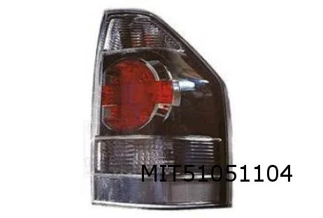 Mitsubishi Pajero MK4 (2/07 - 10/18) (V80) achterlicht Rechts  (3-drs) Origineel! 8330A570