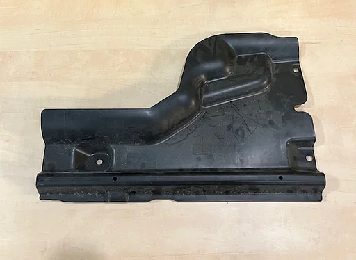 Volkswagen Transporter T5 (5/03-7/15) beschermplaat bodem Links voor Origineel! 7E0825209 RESTPARTIJ!