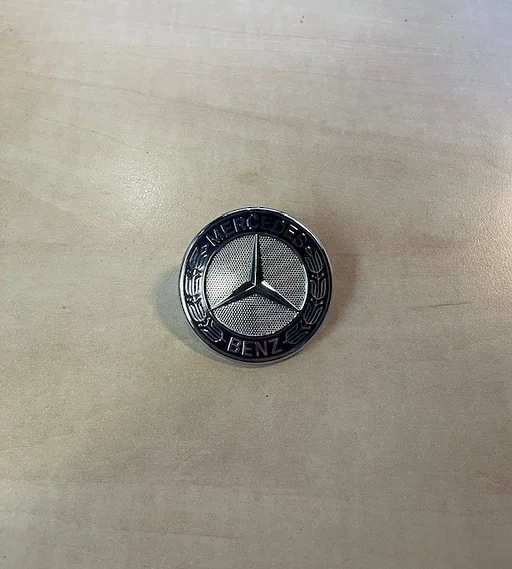 Mercedes-Benz A-B-CLA-Klasse (10/11-5/19) voorbumper embleem Origineel! A2188170116 RESTPARTIJ! H