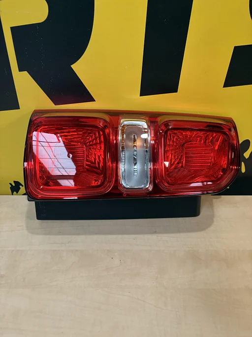 Peugeot Expert/Toyota ProAce/Opel Vivaro/Citroën Jumpy/Fiat Scudo feu arrière gauche Original ! 98 082 431 80