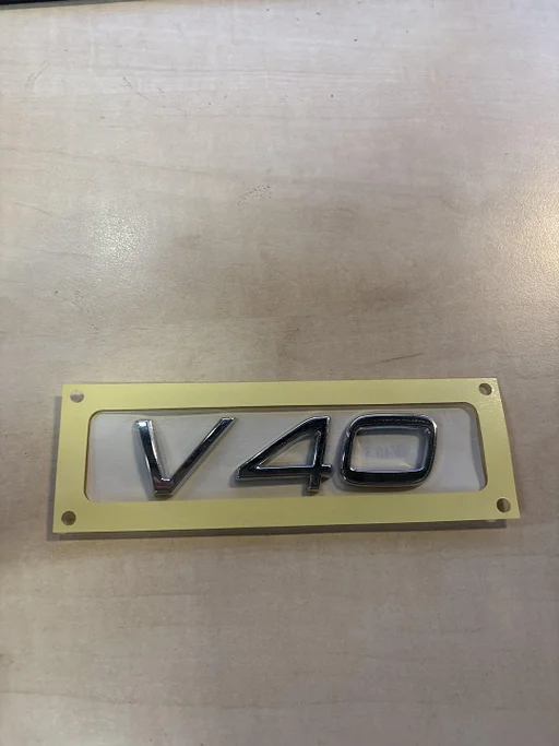 Volvo V40 (9/12-7/20) embleem tekst ''V40'' achterzijde Origineel! 31265853 RESPARTIJ! H