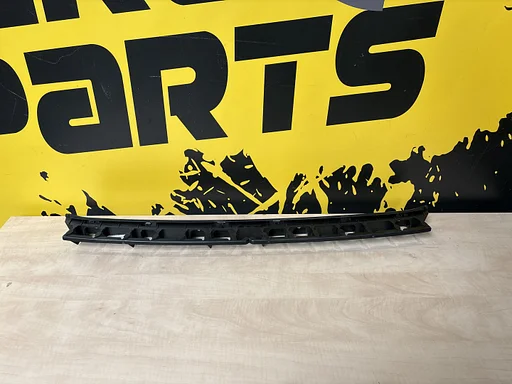 Seat CUPRA BORN (9/21-) bevestigingsstrip achterbumper (midden boven) Origineel! 10E807863A RESTPARTIJ! H