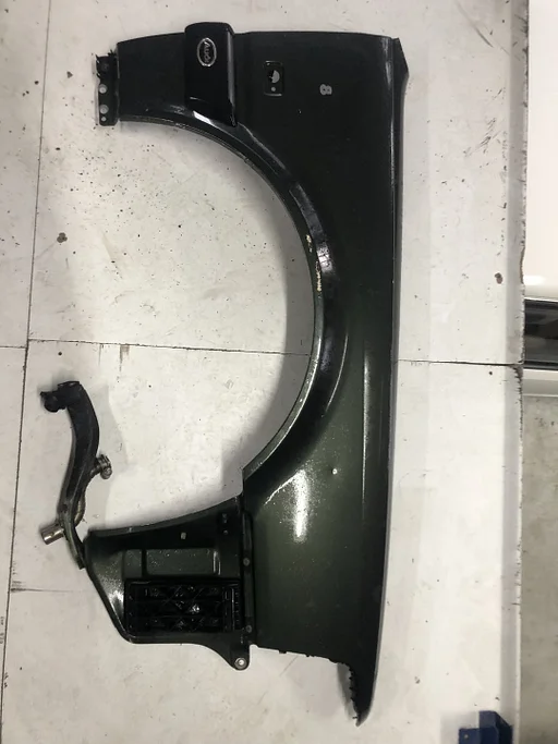 Audi V8 typ 44 spatbord voorscherm rechts