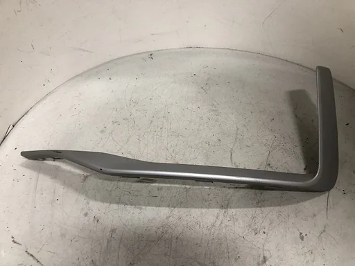 Audi Q2 81a bumperlijst links S-line zilver voor bumper