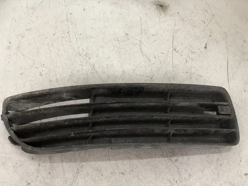 Audi A4 B5 bumperrooster rechts 8d0