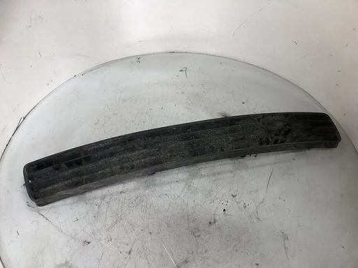 Audi A4 B5 8D0 bumperrooster midden