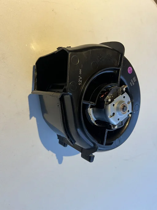 Audi 80 90 coupe B2 typ 81 85 aanjager kachelmotor