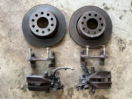 Audi V8 typ 44 c3 Remschijf Set  achter geventileerd quattro