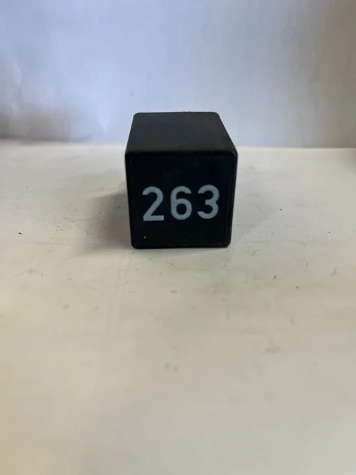 Brandstofpomp relais 263 Audi VW 443907385F