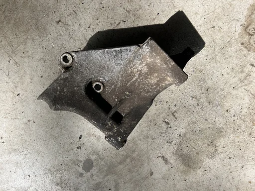 Audi 100 200 c3 Typ44 dynamosteun