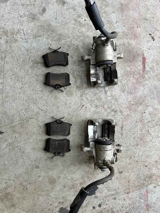 Audi 80 B4 2.0 remklauw set achter cpl met blokken