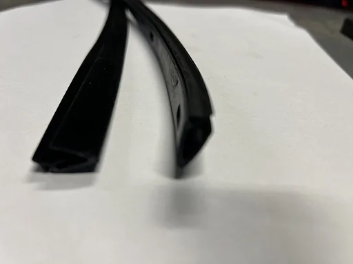 Audi Coupe B2 typ 85 raamlikker schachtrubber portierruit