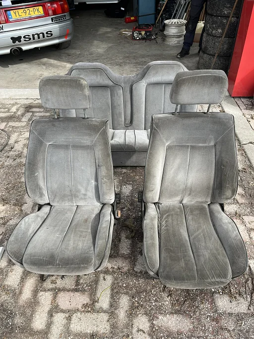 Interieur stoelen bank Audi Coupe B2