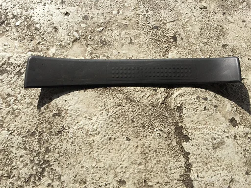 Instaplijst linksachter Audi A4 B6 ('01-'04) 8E0853375