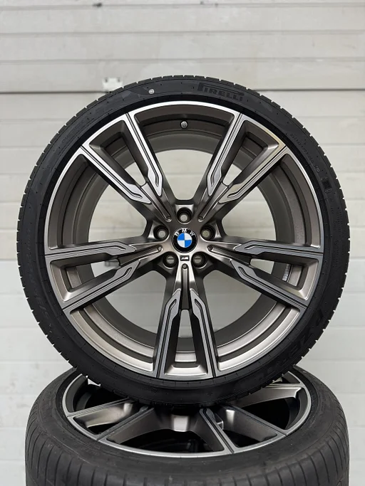 DEMO 22’’ BMW X5 X6 G05 G06 VELGEN ZOMERBANDEN ORIG SET TPMS 747M GRAU
