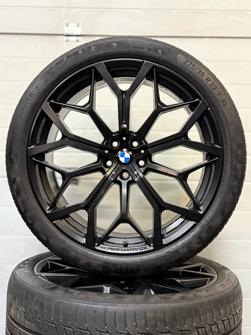 UNIEKE DEMO SET 22’’ BMW X5 X6 G05 G06 VELGEN ZOMERBANDEN 785M M PERFORMANCE