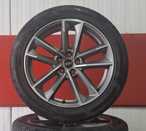 19”originele Audi Q3 F3  Audi Sport velgen + zomerbanden