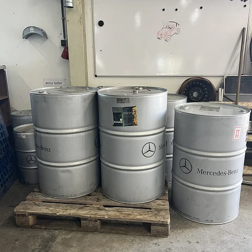 Originele Mercedes-Benz olievaten - Uniek met logo's - Diverse maten 200L en 60L
