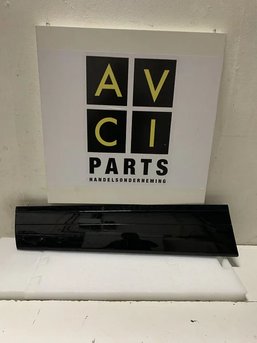 Range Rover stootstrip deurlijst  linksvoor J8A2-21056-B