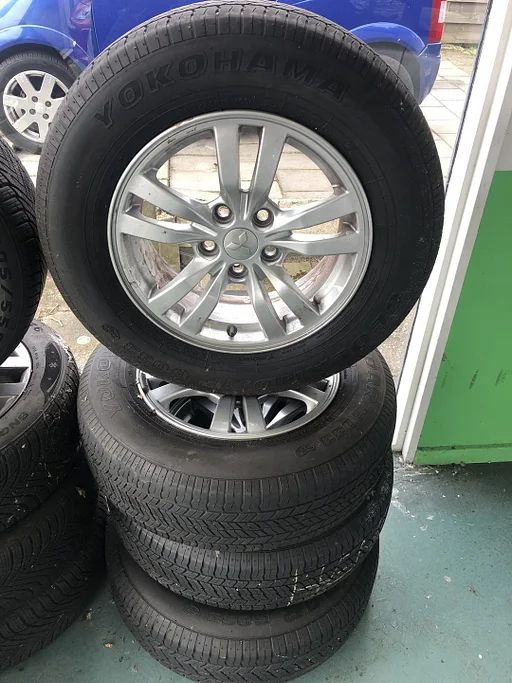 Set YOKOHAMA band + sportvelg 215/70/R16