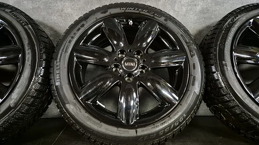 17 inch Mini Clubman F54 F55 F56 JCW 528 Winterbanden ZWART