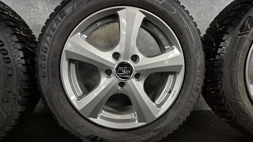 16 inch Winterbanden Hyundai Kona 205 60 16 Goodyear DEMO
