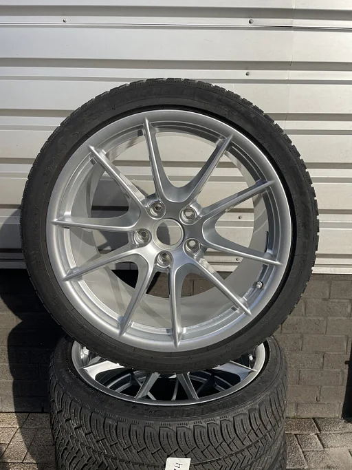 Winterset 20'' Porsche 911 991 Carrera 4S C4 Michelin TPMS