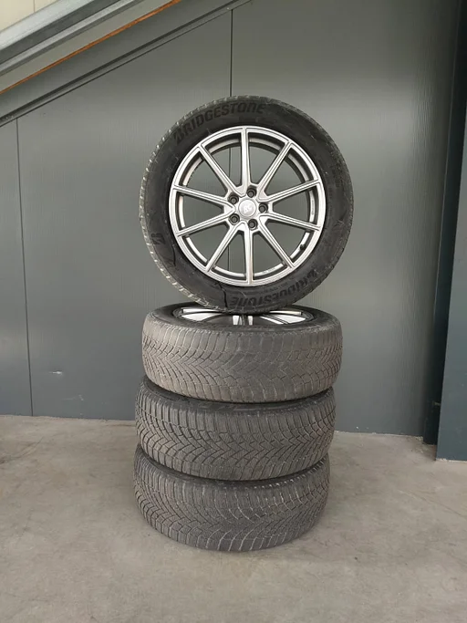 Complete Set Bridgestone Blizzak LM005 235/55R19 105V