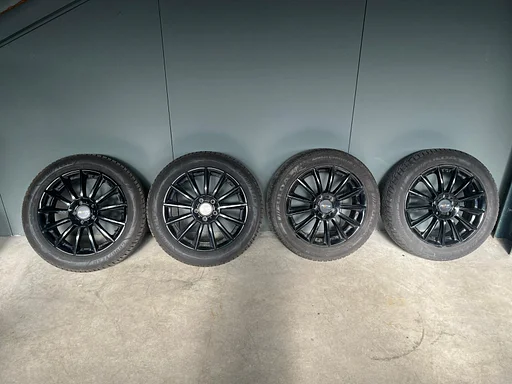 Set 215/55R17 98V XL Goodyear & Fulda met velgen