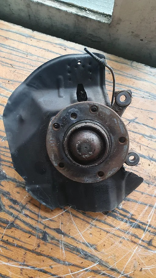 Wielnaaf linksvoor BMW 3-serie E46