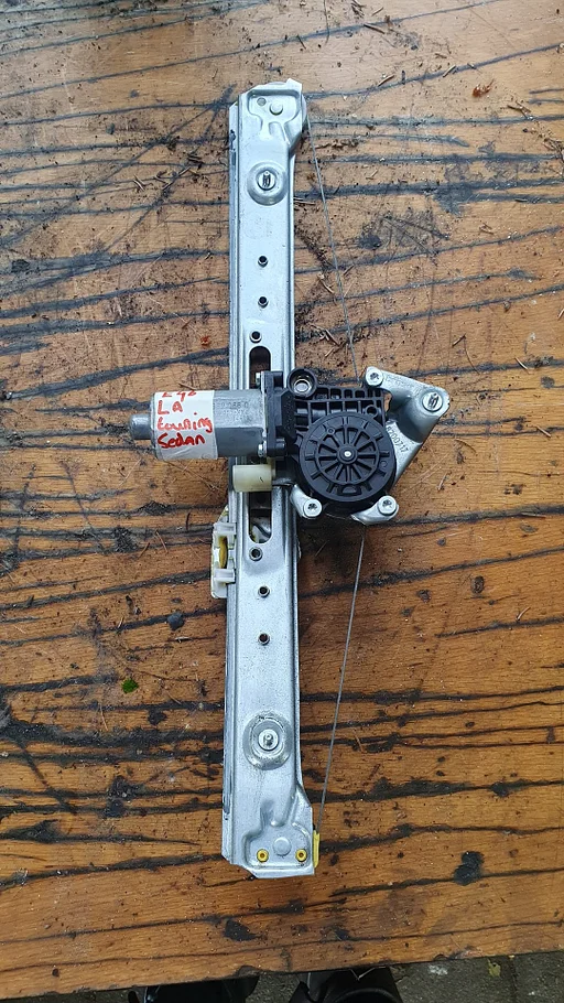 Raammechanisme met motor links achter BMW 3-serie sedan/touring