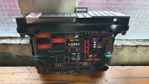 zekeringskast BMW 3-serie E90 318d n47 2007