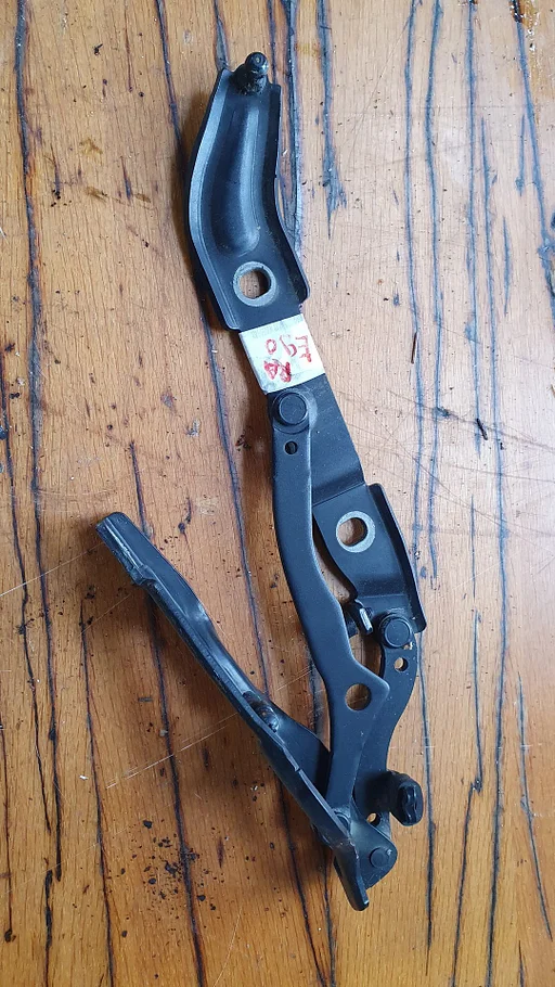 scharnier rechts achterklep BMW 3-serie E90