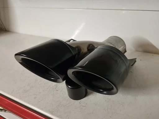 PORSCHE MACAN 95B UITLAAT SIERSTUK RECHTS ORIGINEEL