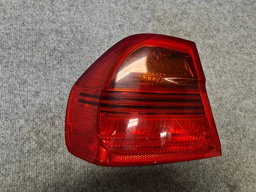 BMW E90 3-SERIE VANAF 2004 ACHTERLICHT LINKS ORIGINEEL