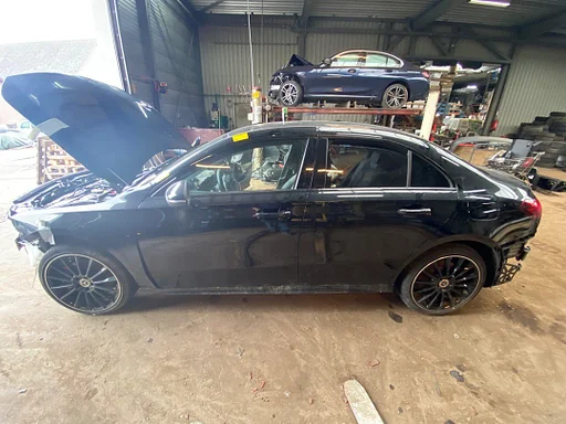 onderdelen mercedes A-250 e   M282914