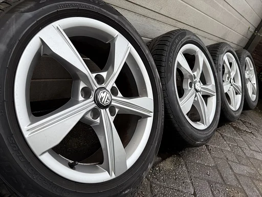 Set 17 inch MG 3 MG 4 MG 5 Zs EV EHS velgen allseason banden