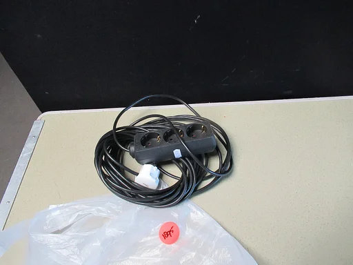 3 wegstekker met 5 mtr. snoer nr.1895